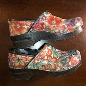 Floral Danskos